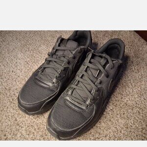 Nike Air Max men's 9 black and gray like new condition